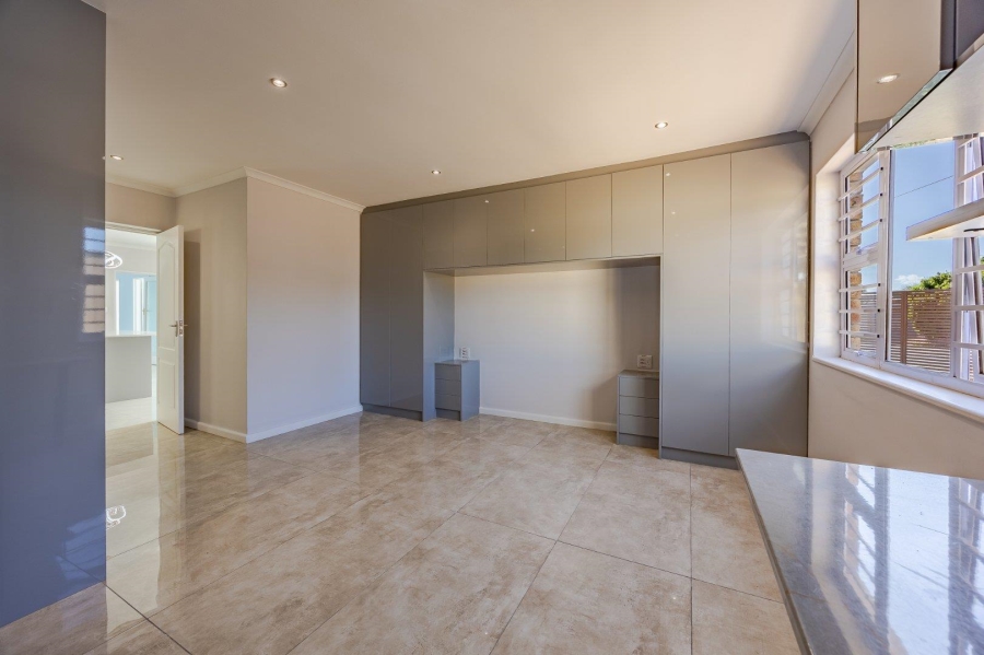 4 Bedroom Property for Sale in Zeekoevlei Western Cape